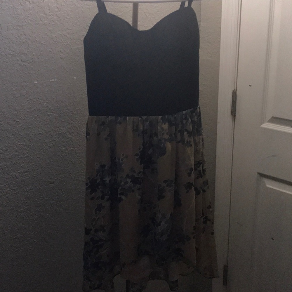 sleeveless dress